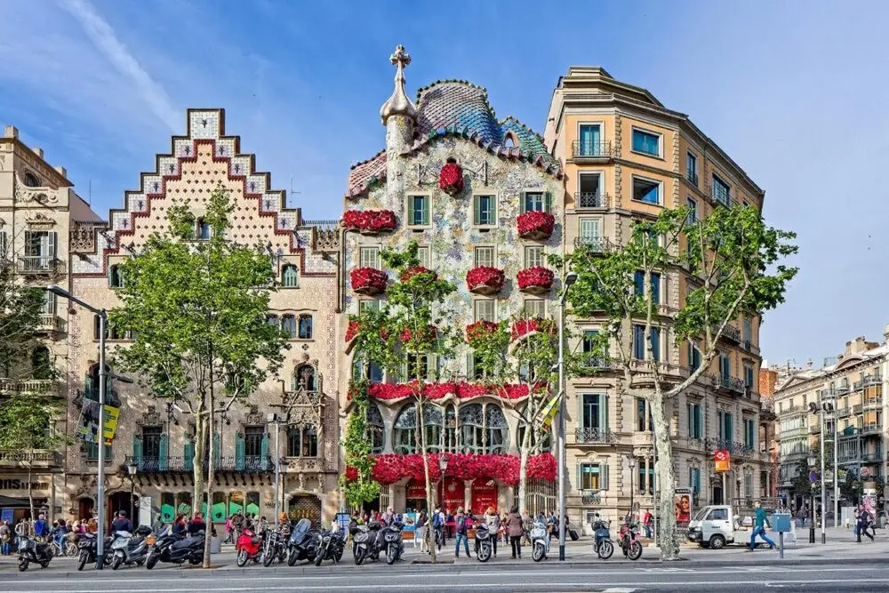 Experience Barcelona with MIT Creators DMC—organizing unforgettable events near iconic Gaudí sites like Casa Batlló.